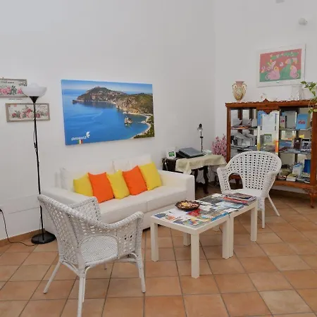 Casa Lungomare Bed & Breakfast 3*